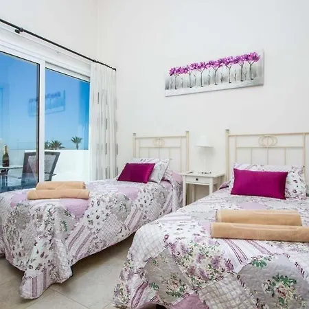 Puerto Del Carmen Sleeps 10 Pool Air Con Wifi * Puerto del Carmen (Lanzarote)